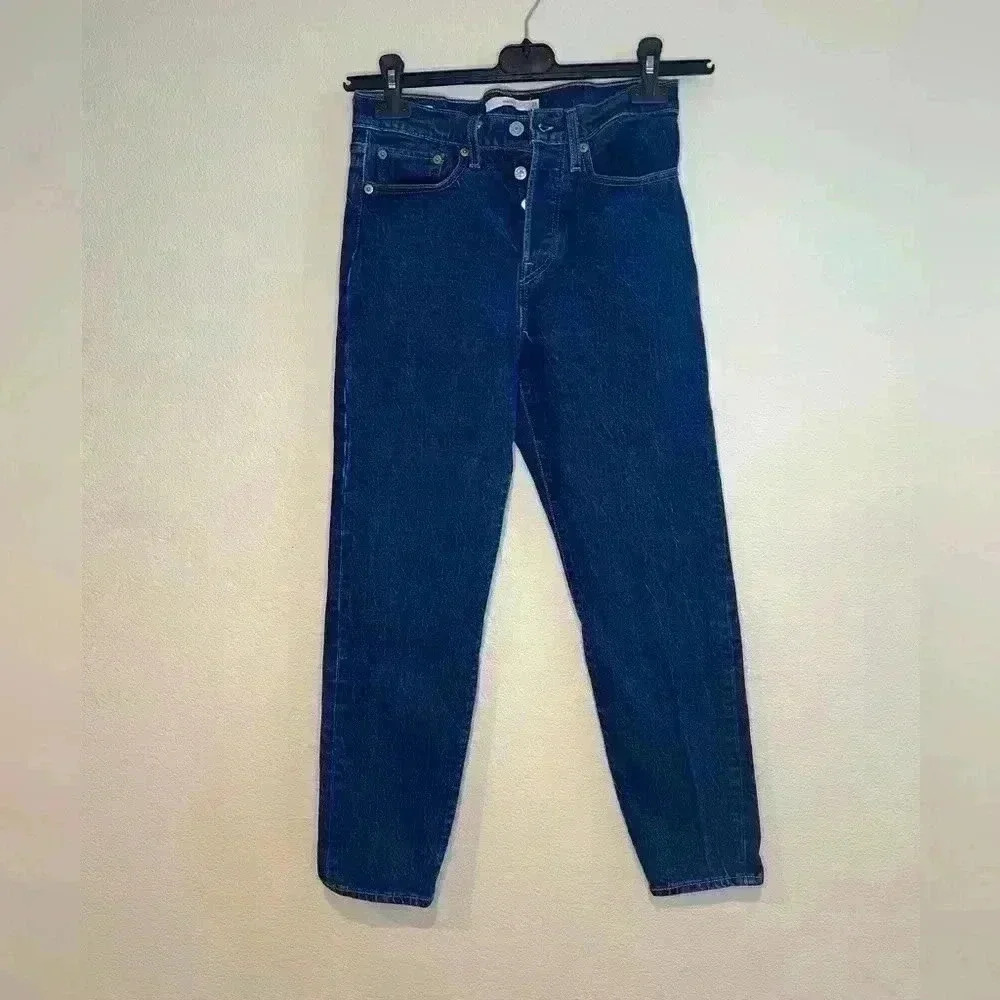 Levi’s premium wedgie straight fit dark wash high rise button fly‎ 27 jeans